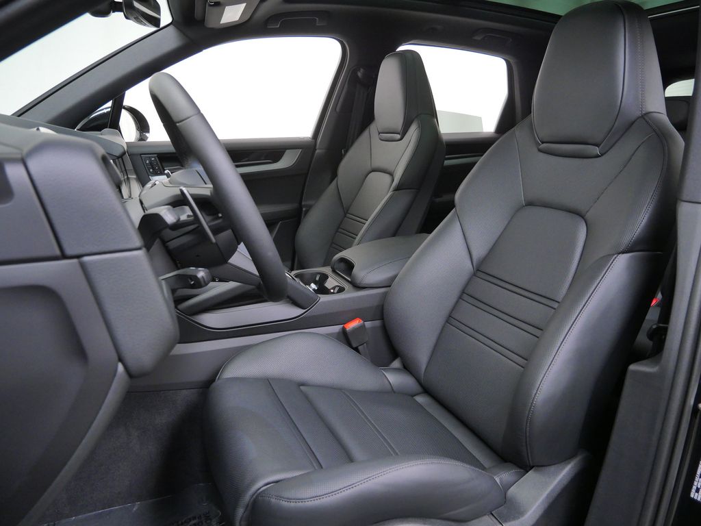 Thumbnail: 2026 Porsche Cayenne - 7
