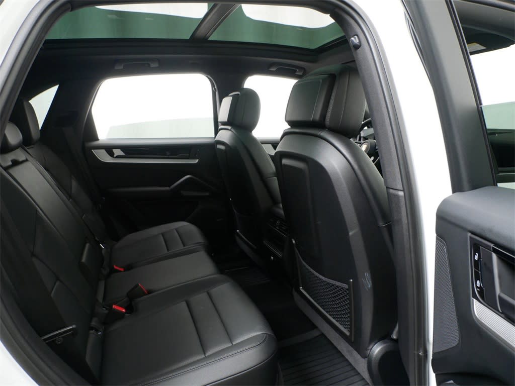 2024 Porsche Cayenne Base 26