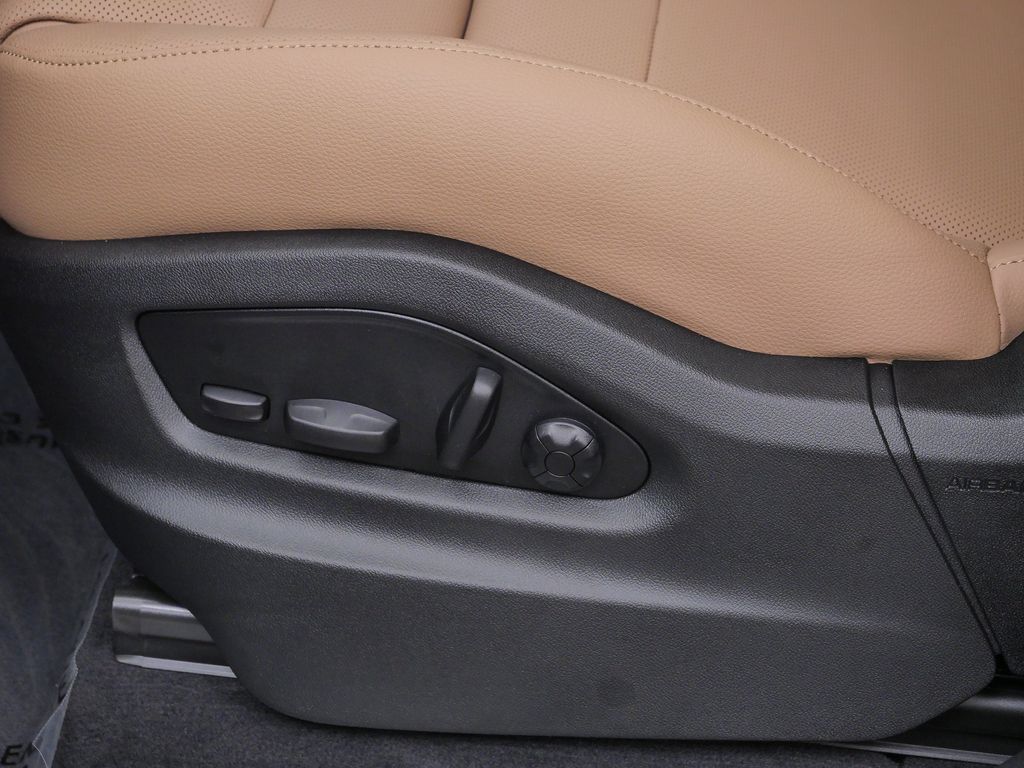 Thumbnail: 2026 Porsche Cayenne - 16
