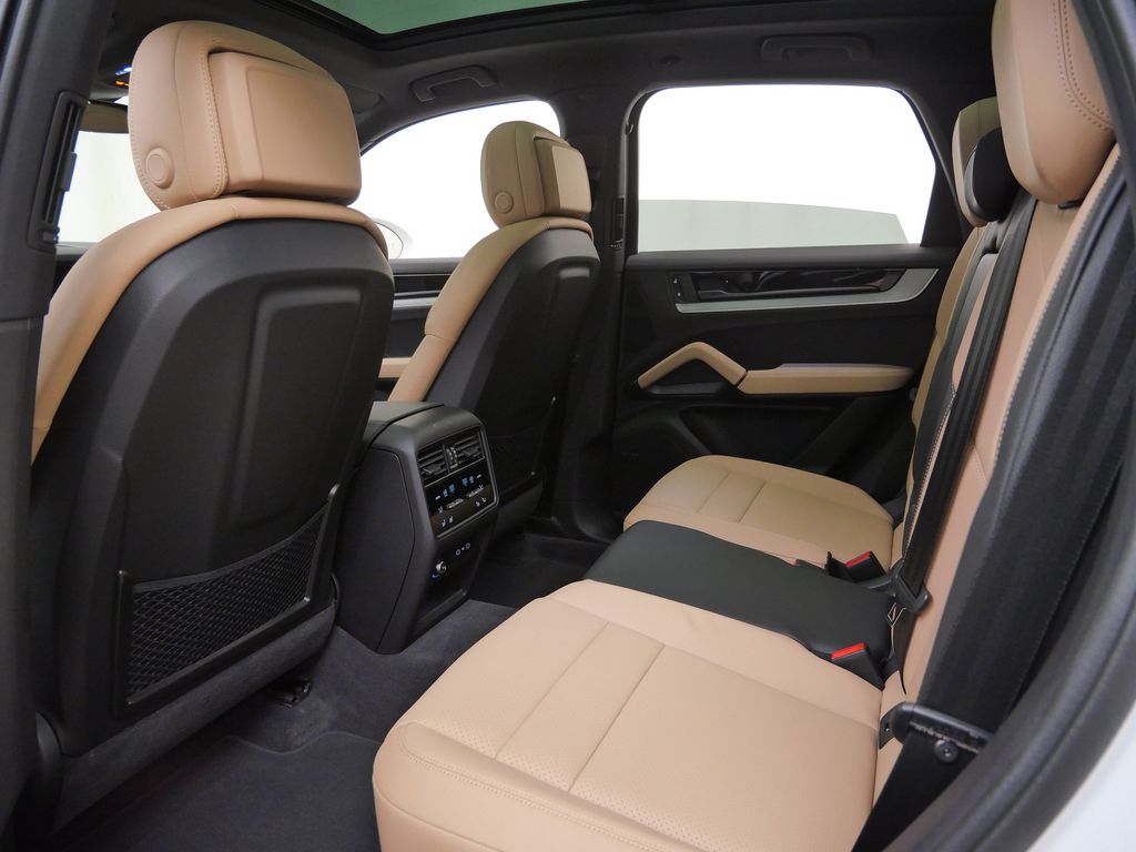 Thumbnail: 2026 Porsche Cayenne - 9