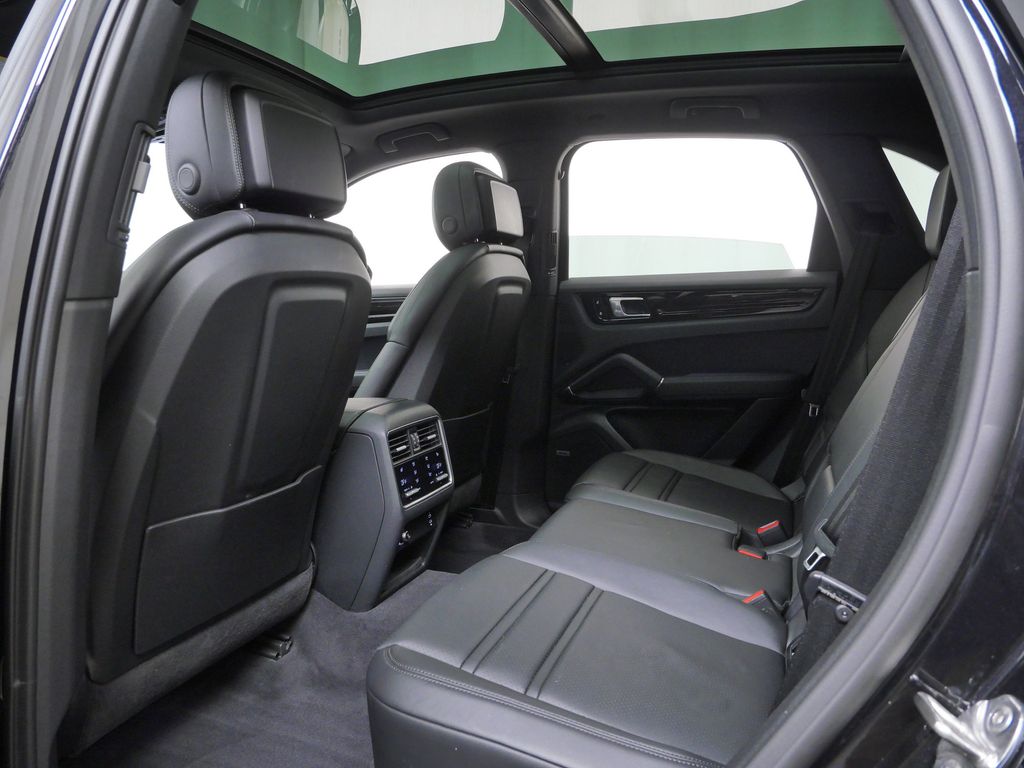 Thumbnail: 2020 Porsche Cayenne - 9