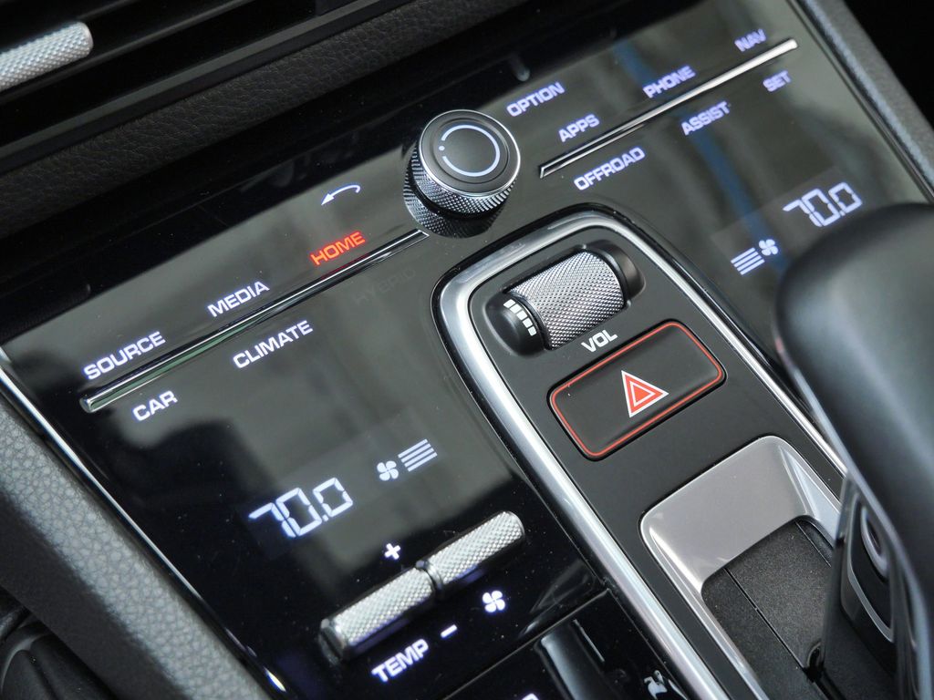 Thumbnail: 2020 Porsche Cayenne - 11