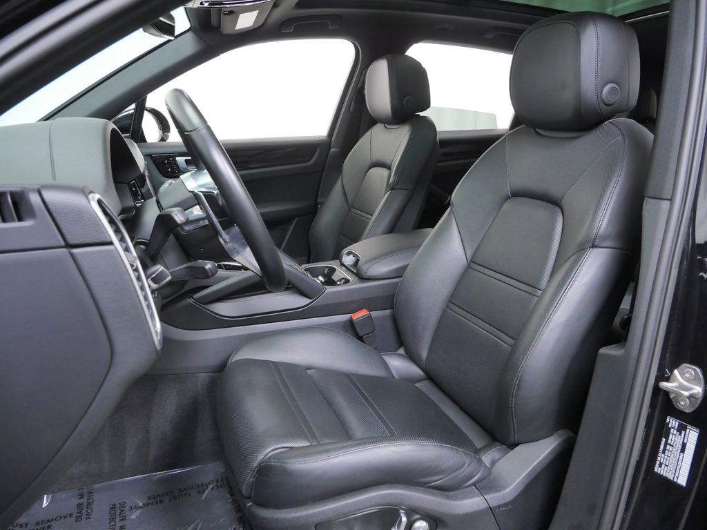 Thumbnail: 2020 Porsche Cayenne - 8