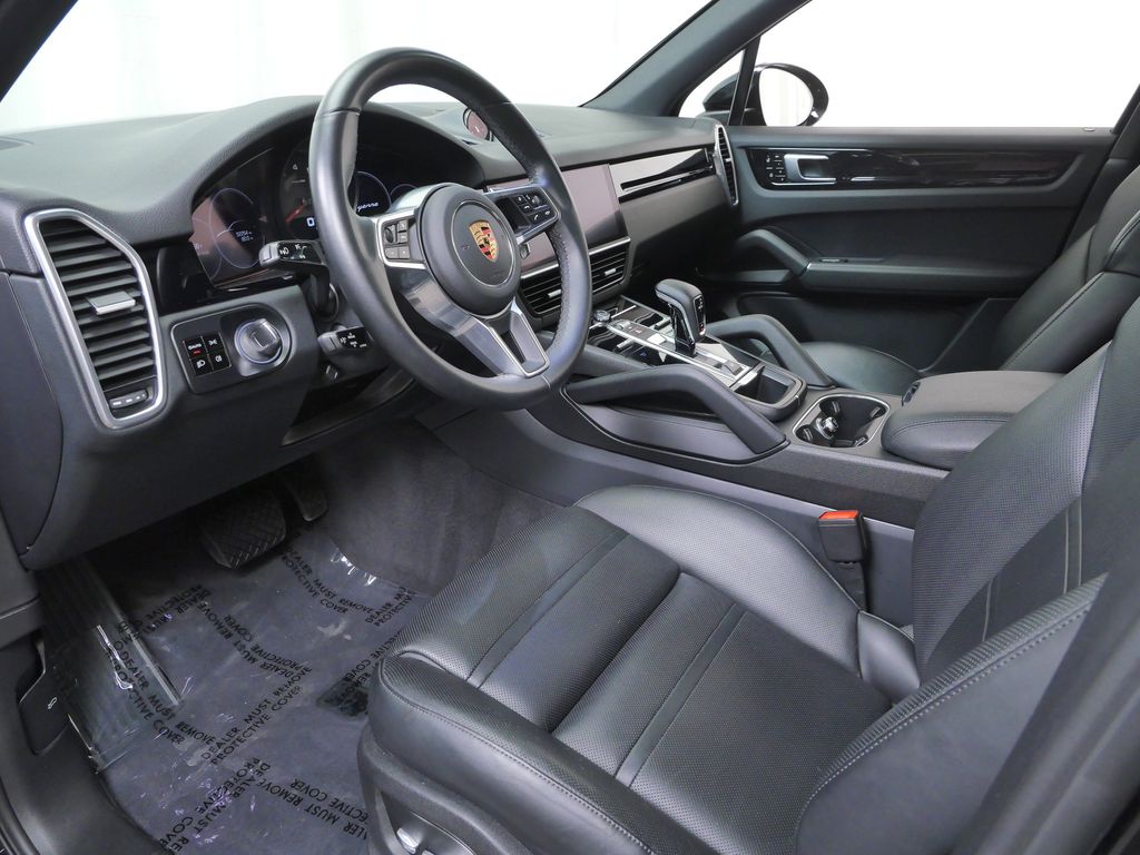 Thumbnail: 2020 Porsche Cayenne - 2