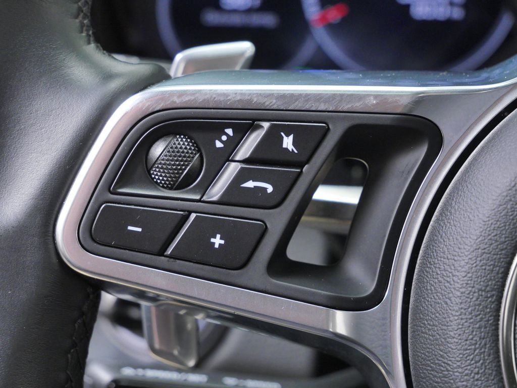 Thumbnail: 2020 Porsche Cayenne - 22