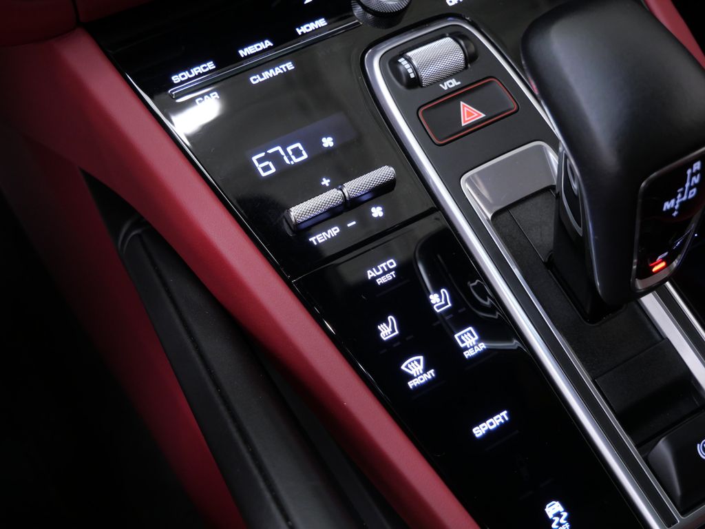 Thumbnail: 2021 Porsche Cayenne - 10