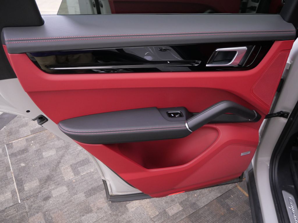 Thumbnail: 2021 Porsche Cayenne - 18