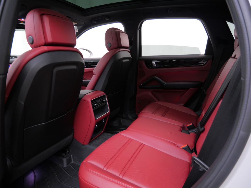 Thumbnail: 2021 Porsche Cayenne - 8