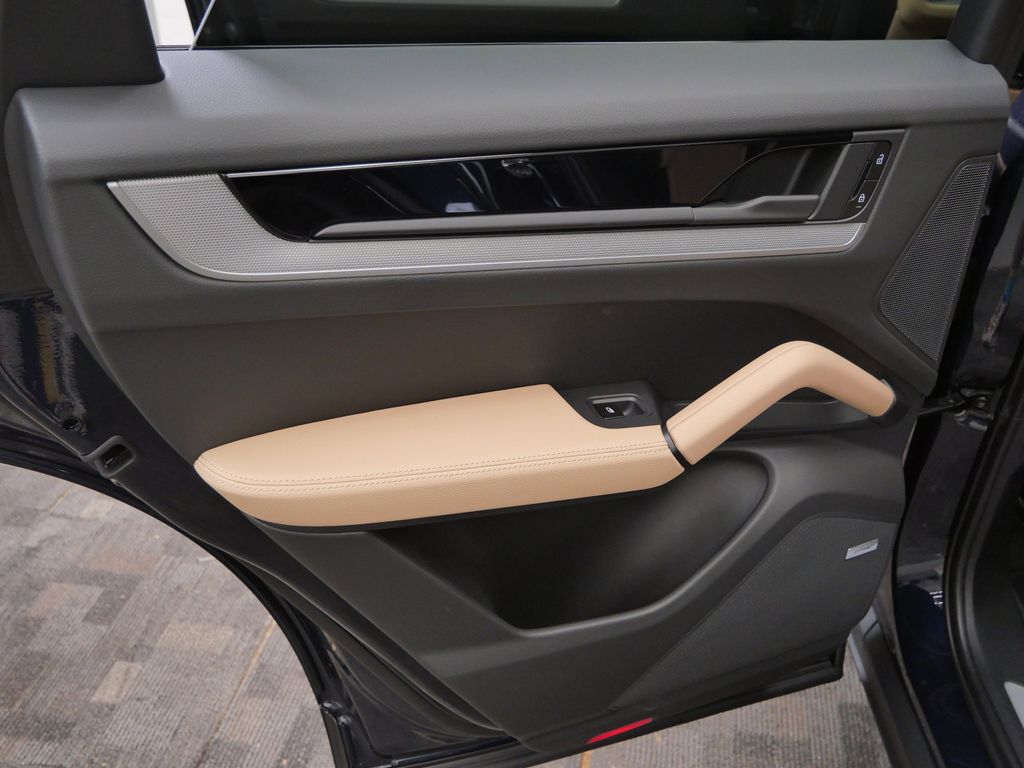 Thumbnail: 2026 Porsche Cayenne - 16