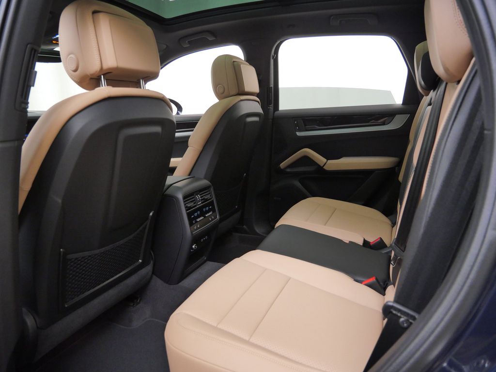 Thumbnail: 2026 Porsche Cayenne - 8