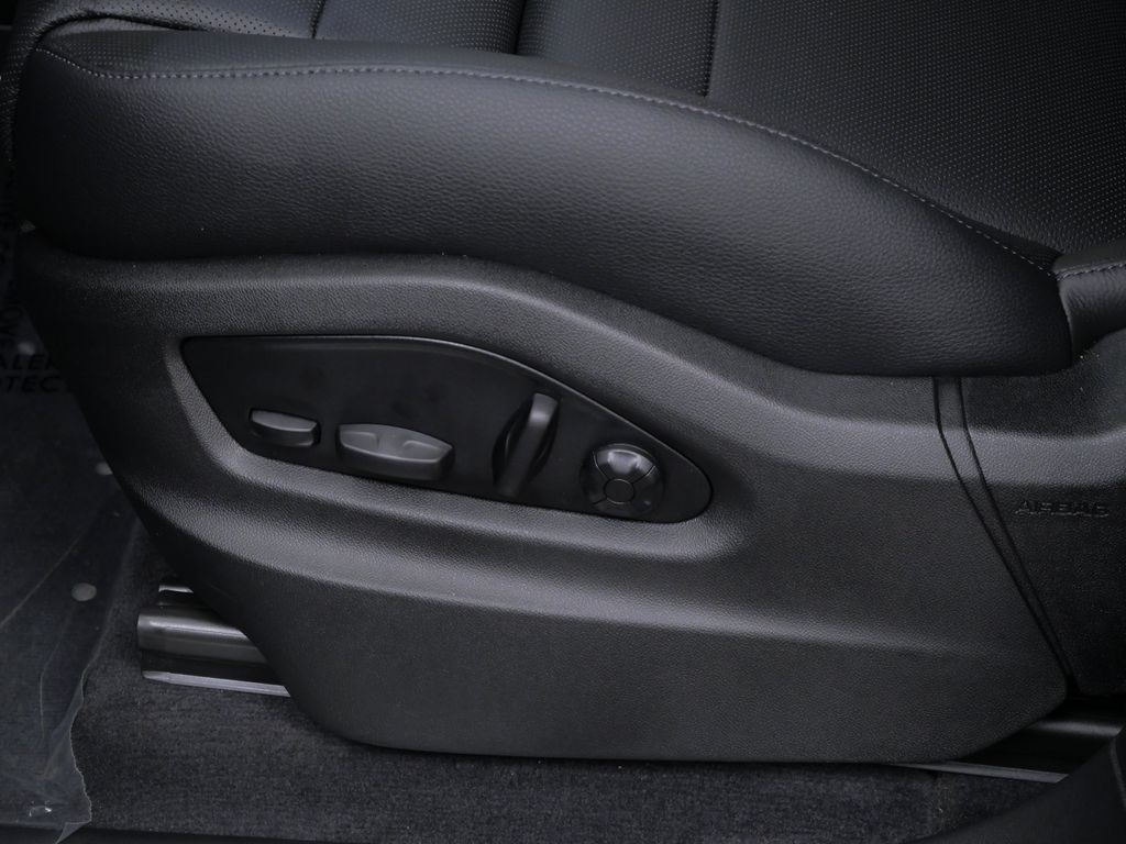 Thumbnail: 2026 Porsche Cayenne - 16