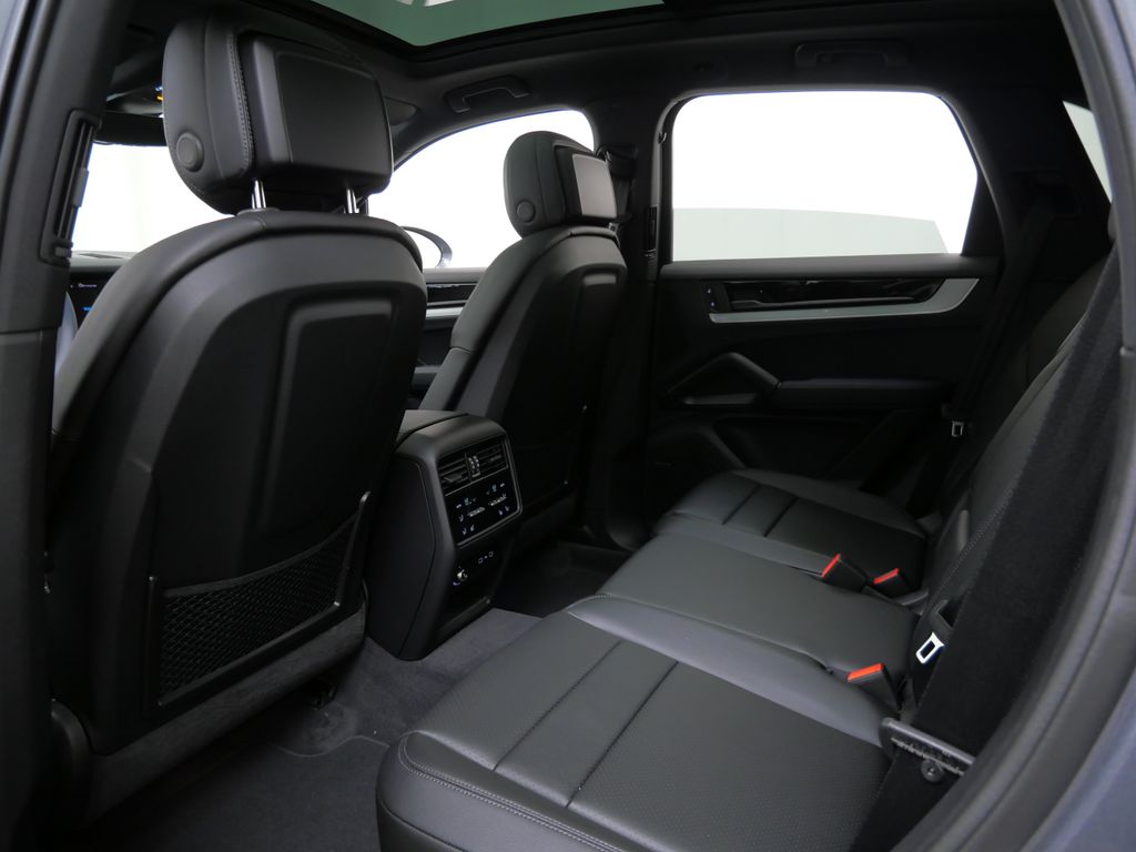 Thumbnail: 2026 Porsche Cayenne - 8