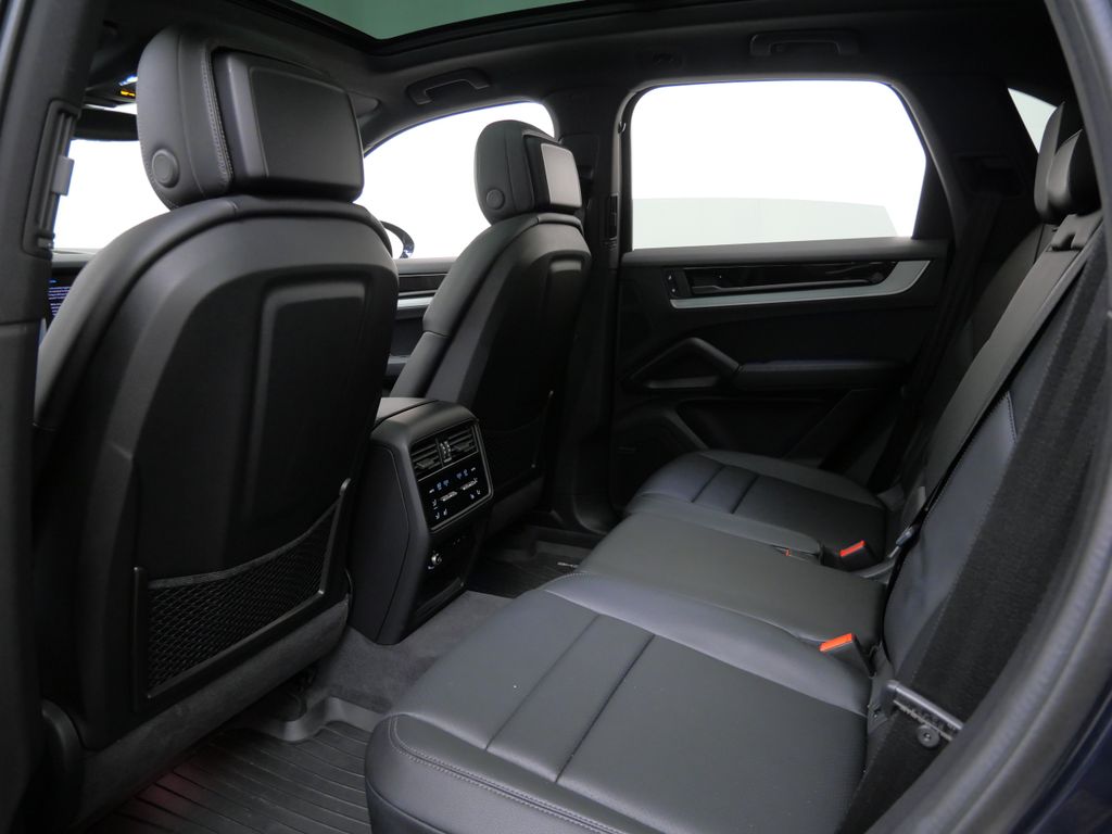 Thumbnail: 2025 Porsche Cayenne - 8