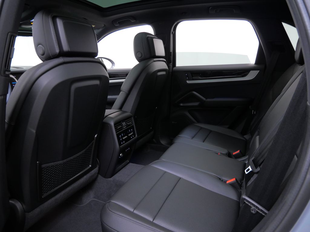 Thumbnail: 2026 Porsche Cayenne - 8