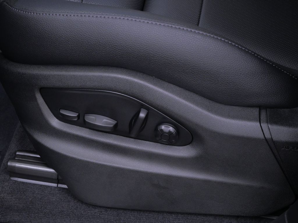 Thumbnail: 2026 Porsche Cayenne - 16