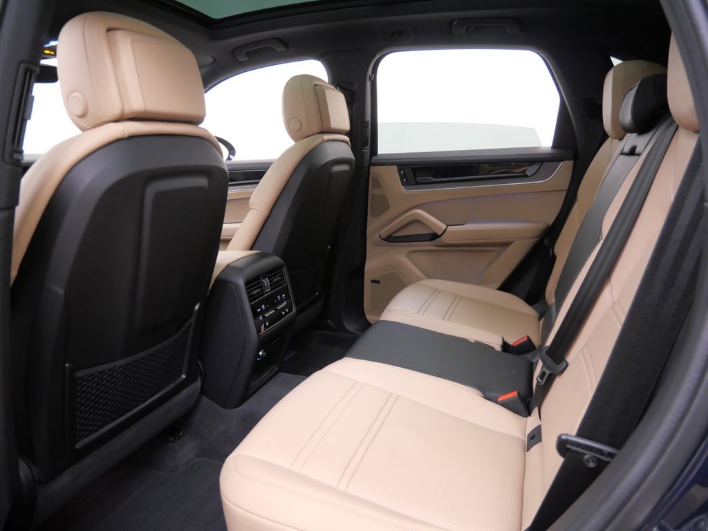Thumbnail: 2025 Porsche Cayenne - 9