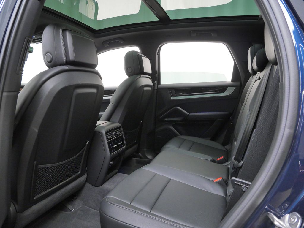 Thumbnail: 2025 Porsche Cayenne - 9