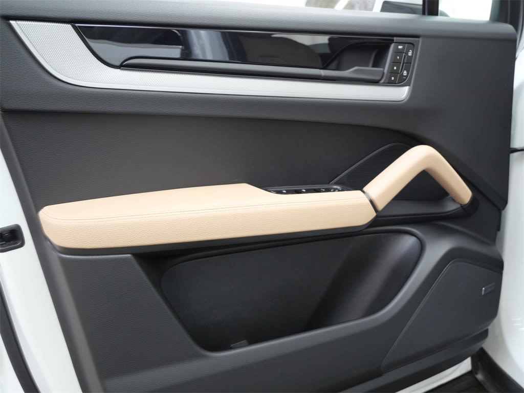 Thumbnail: 2025 Porsche Cayenne - 16