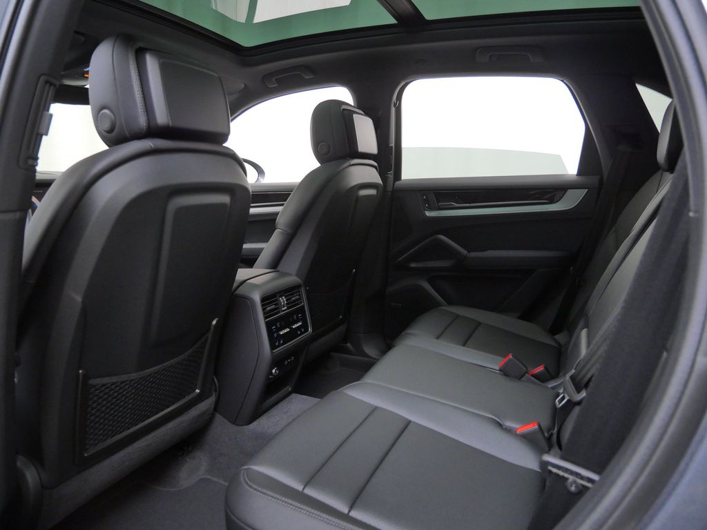 Thumbnail: 2026 Porsche Cayenne - 9