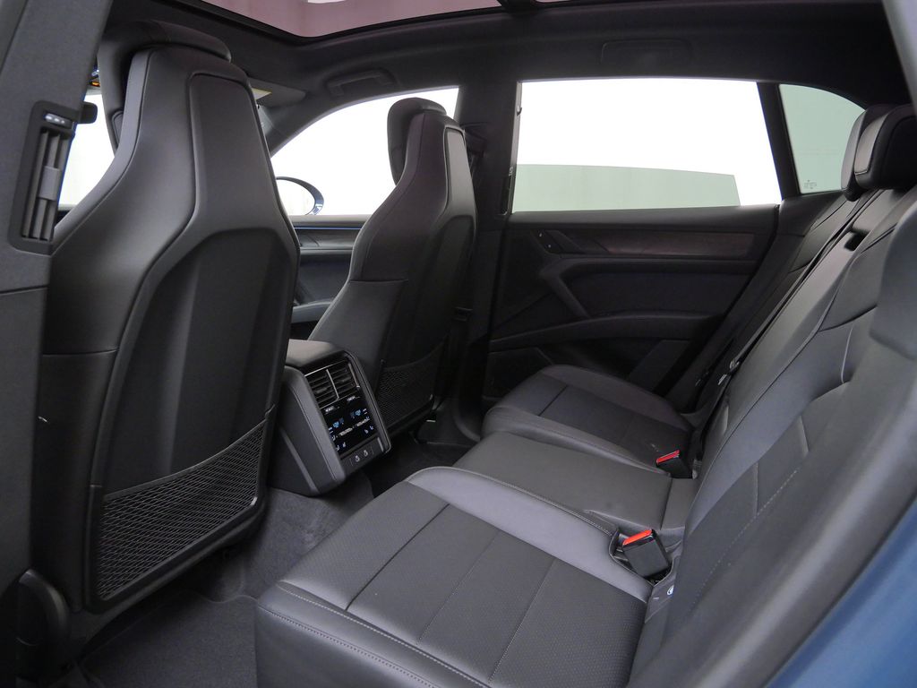 Thumbnail: 2026 Porsche Cayenne - 9