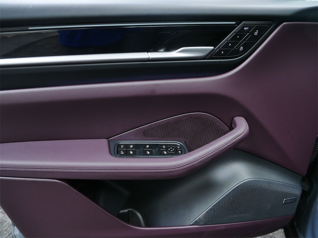 Thumbnail: 2025 Porsche Macan - 16