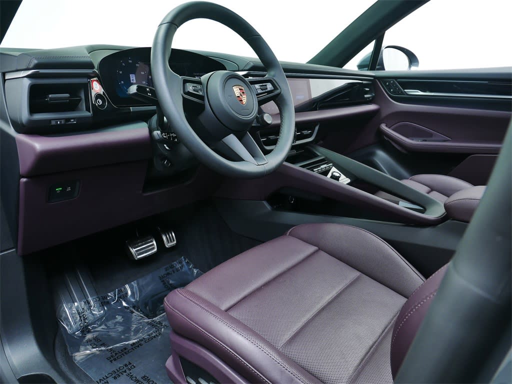 Thumbnail: 2025 Porsche Macan - 2