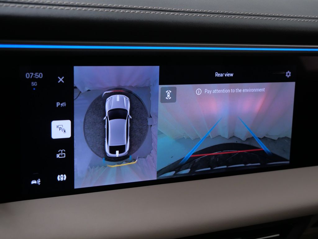Thumbnail: 2024 Porsche Macan - 27