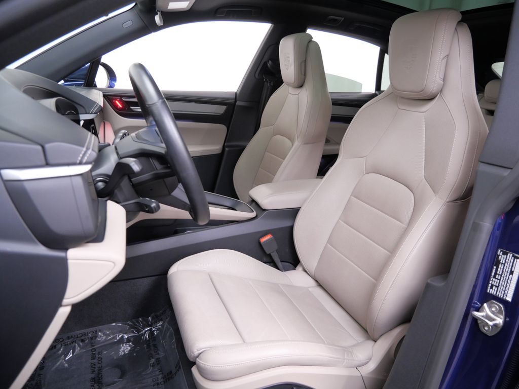 Thumbnail: 2024 Porsche Macan - 7