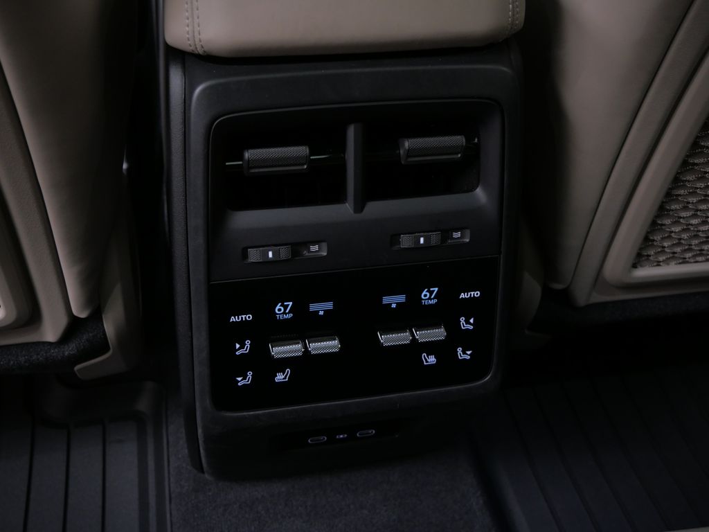 Thumbnail: 2024 Porsche Macan - 18