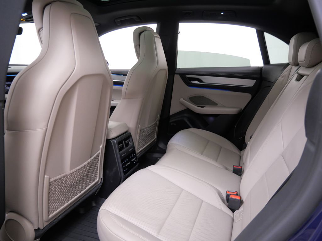 Thumbnail: 2024 Porsche Macan - 8