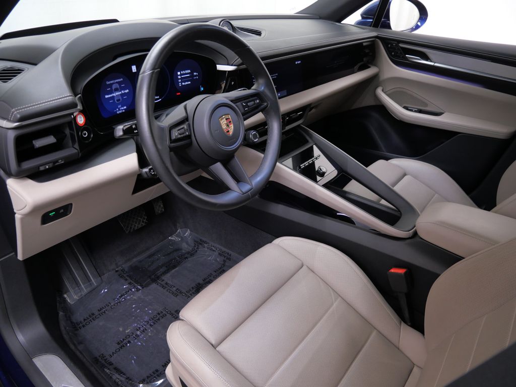 Thumbnail: 2024 Porsche Macan - 2