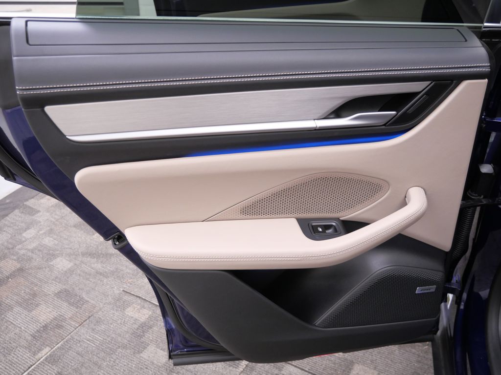 Thumbnail: 2024 Porsche Macan - 17