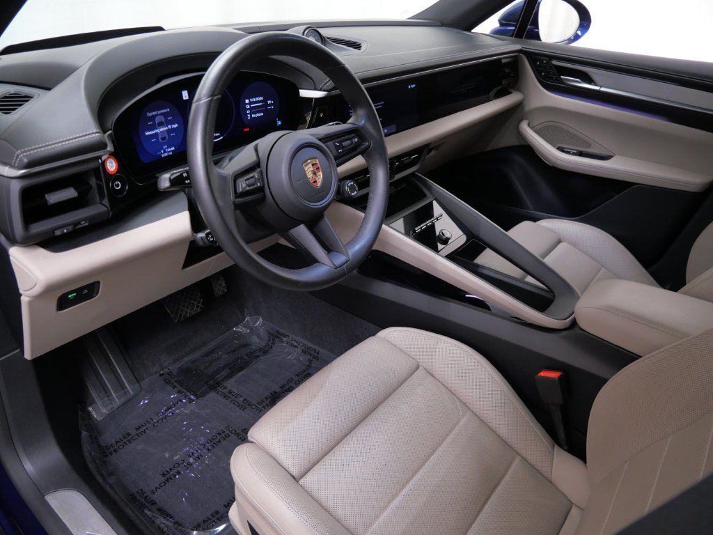 Thumbnail: 2024 Porsche Macan - 2