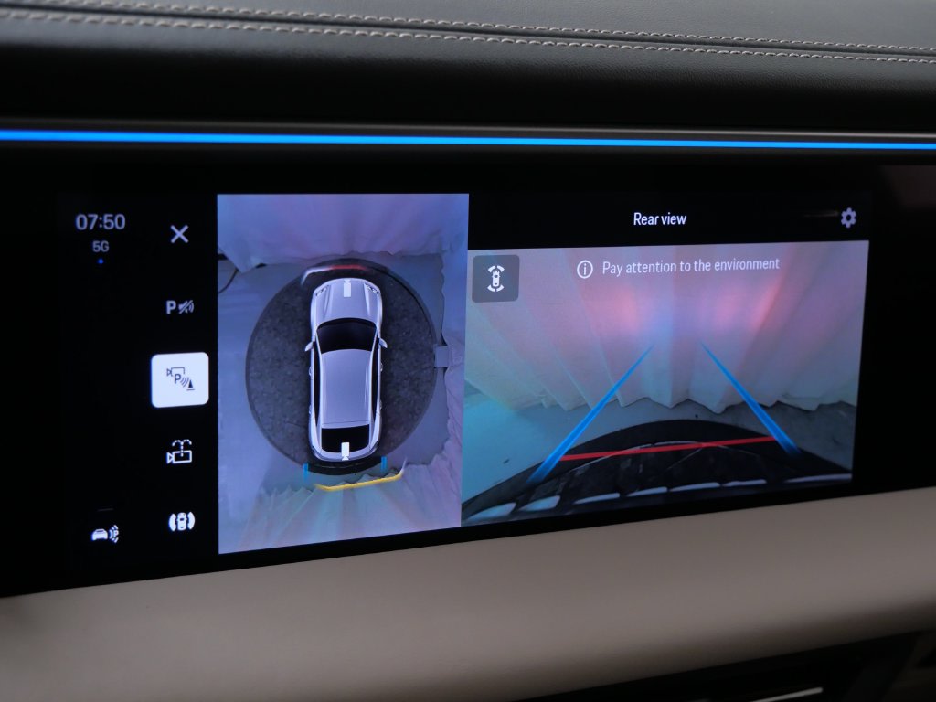 Thumbnail: 2024 Porsche Macan - 27