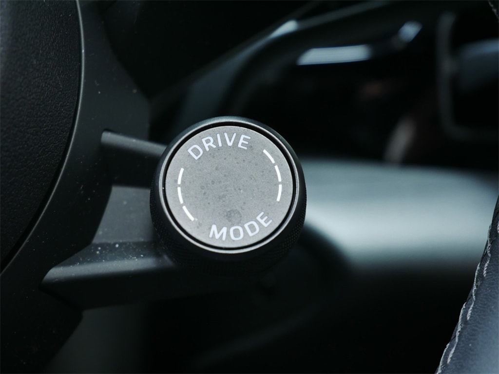 Thumbnail: 2025 Porsche Macan - 20