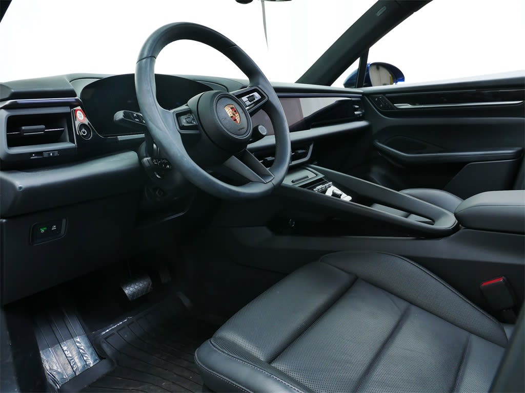 Thumbnail: 2025 Porsche Macan - 2