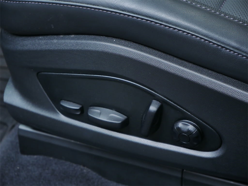 Thumbnail: 2025 Porsche Macan - 15