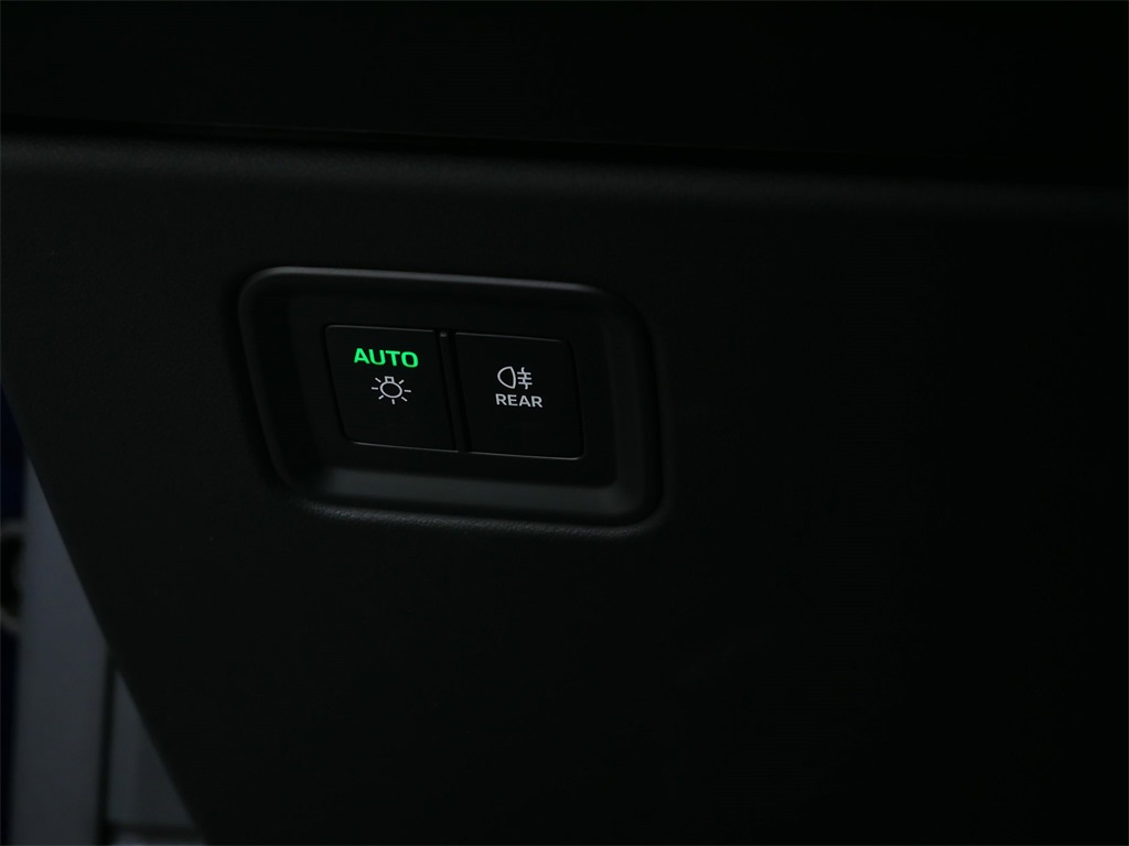 Thumbnail: 2025 Porsche Macan - 18