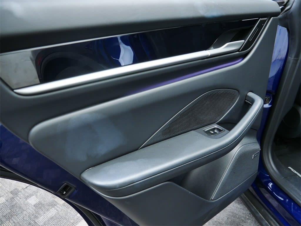 Thumbnail: 2025 Porsche Macan - 16