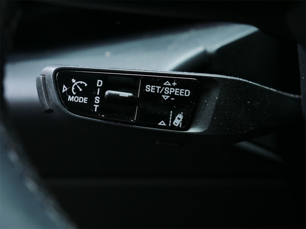 Thumbnail: 2025 Porsche Macan - 21