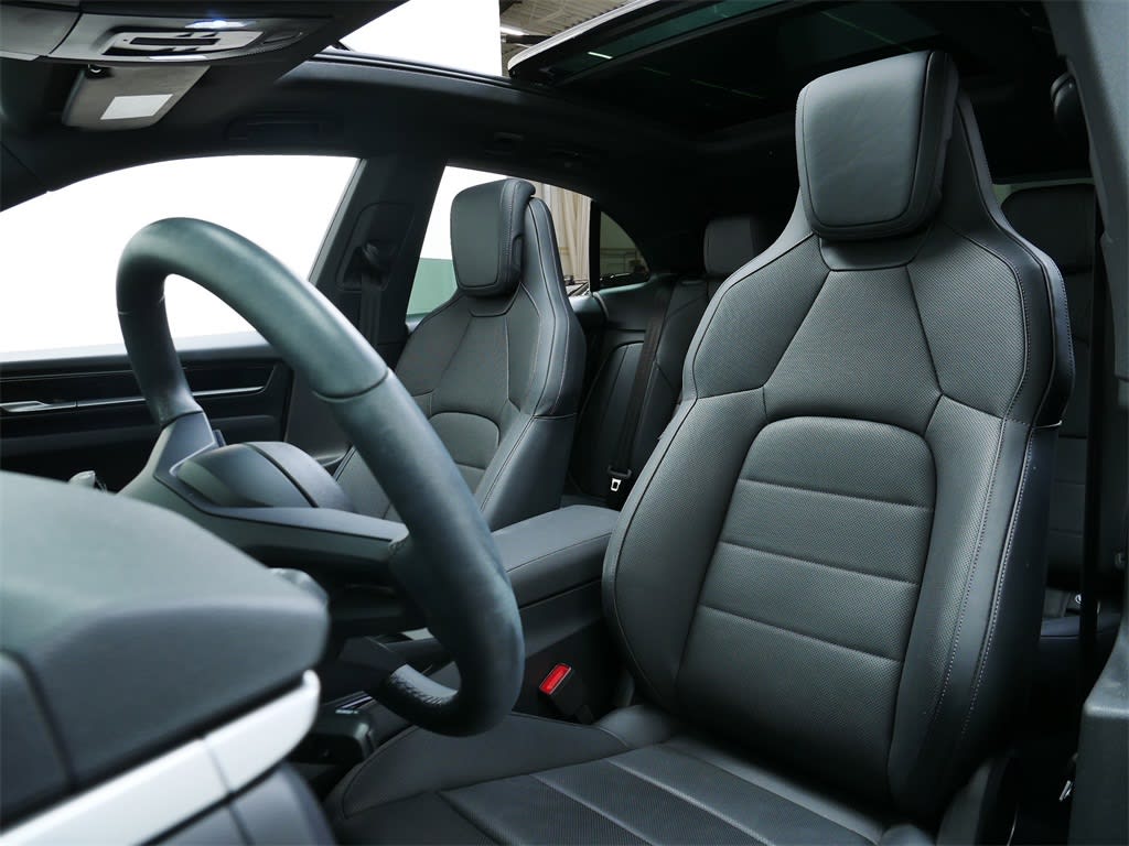 Thumbnail: 2025 Porsche Macan - 9