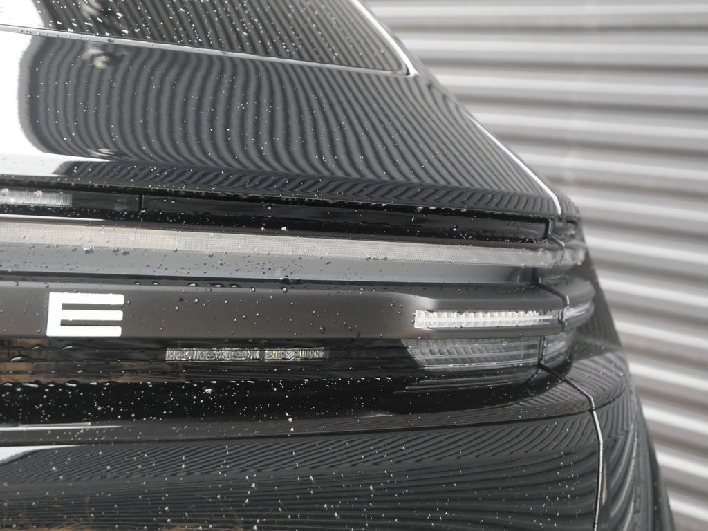 Thumbnail: 2026 Porsche Macan - 12