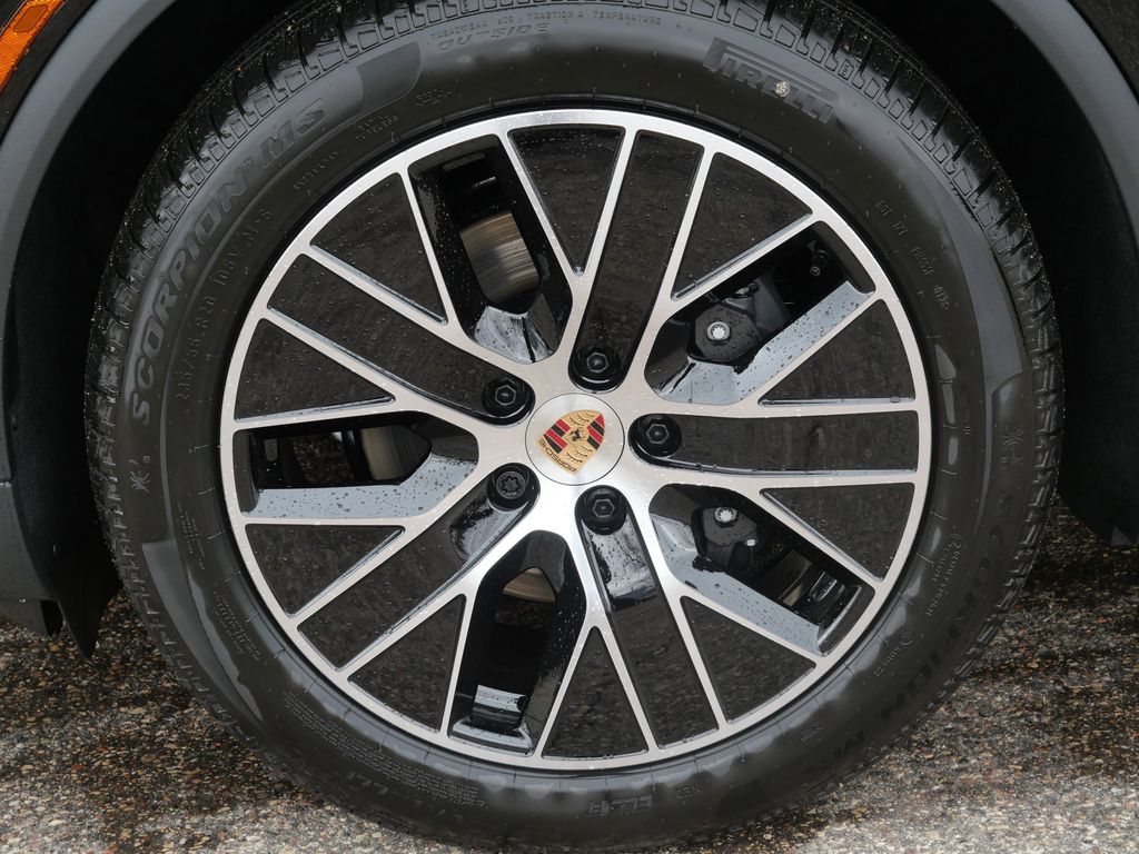 Thumbnail: 2026 Porsche Macan - 5
