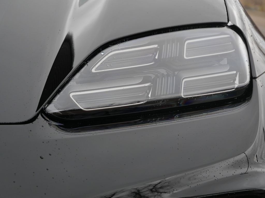 Thumbnail: 2026 Porsche Macan - 4