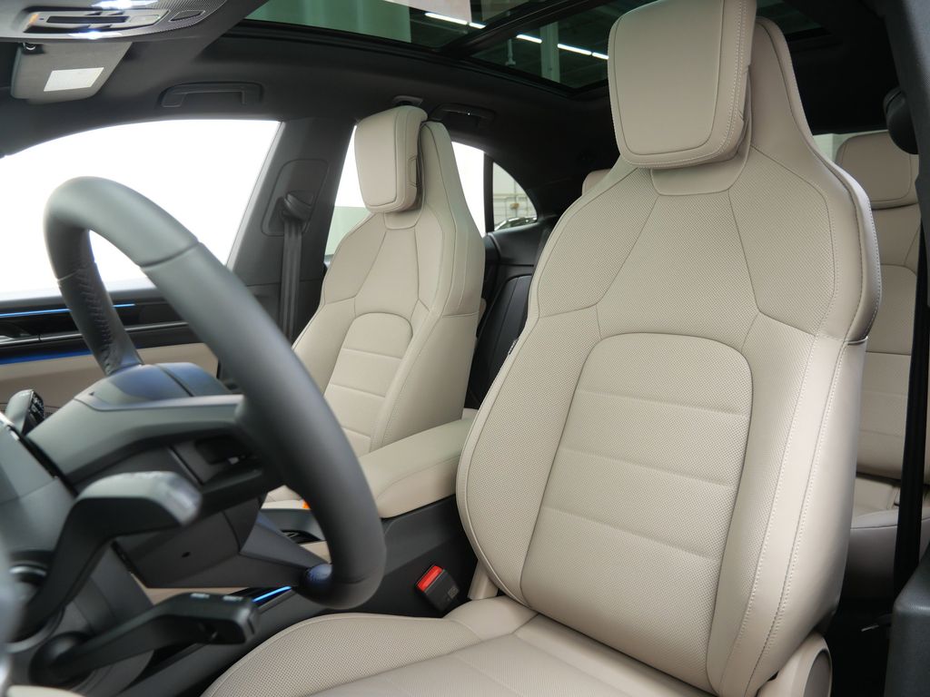 Thumbnail: 2026 Porsche Macan - 9
