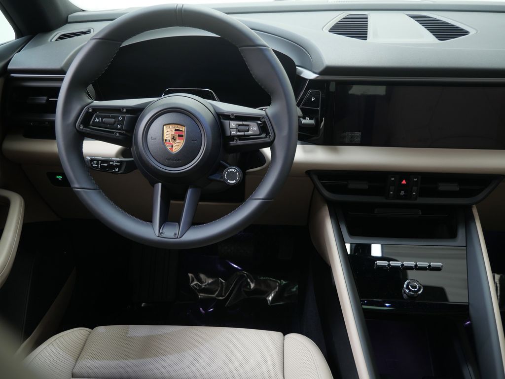Thumbnail: 2026 Porsche Macan - 8