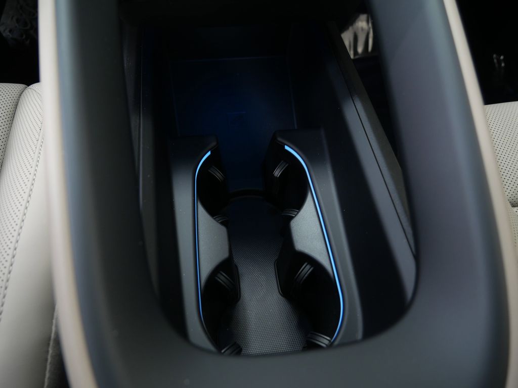 Thumbnail: 2026 Porsche Macan - 7
