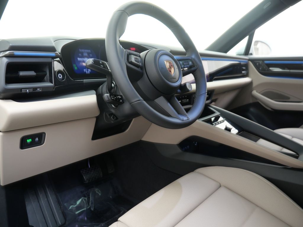 Thumbnail: 2026 Porsche Macan - 2