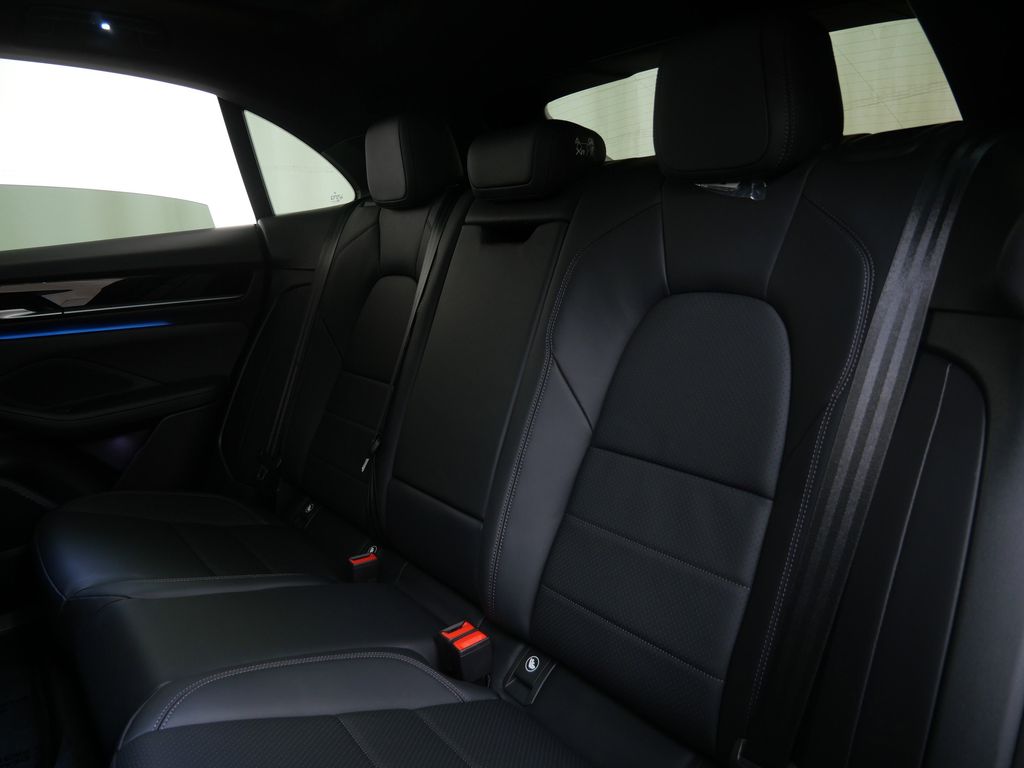 Thumbnail: 2026 Porsche Macan - 8