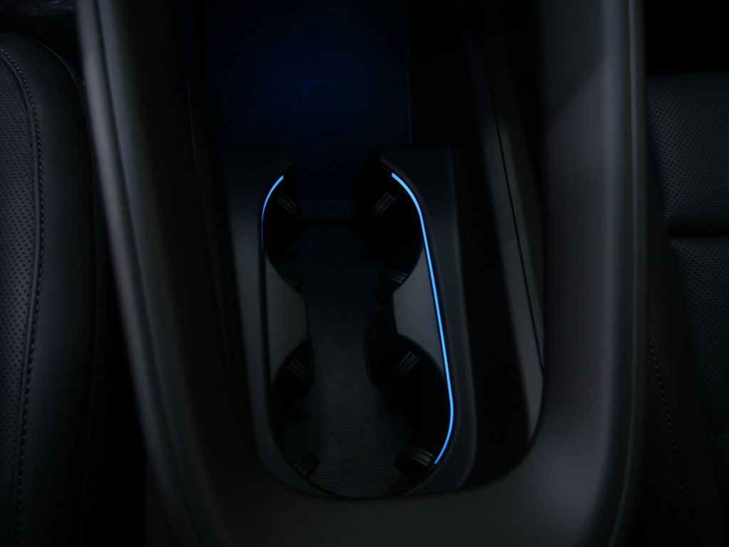 Thumbnail: 2026 Porsche Macan - 10